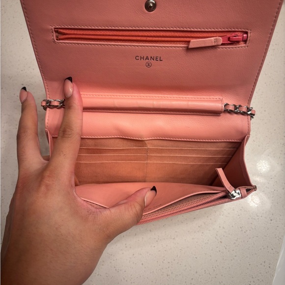 Chanel Patent Leather Wallet on Chain - BEAUTIFUL - Picture 5 of 6